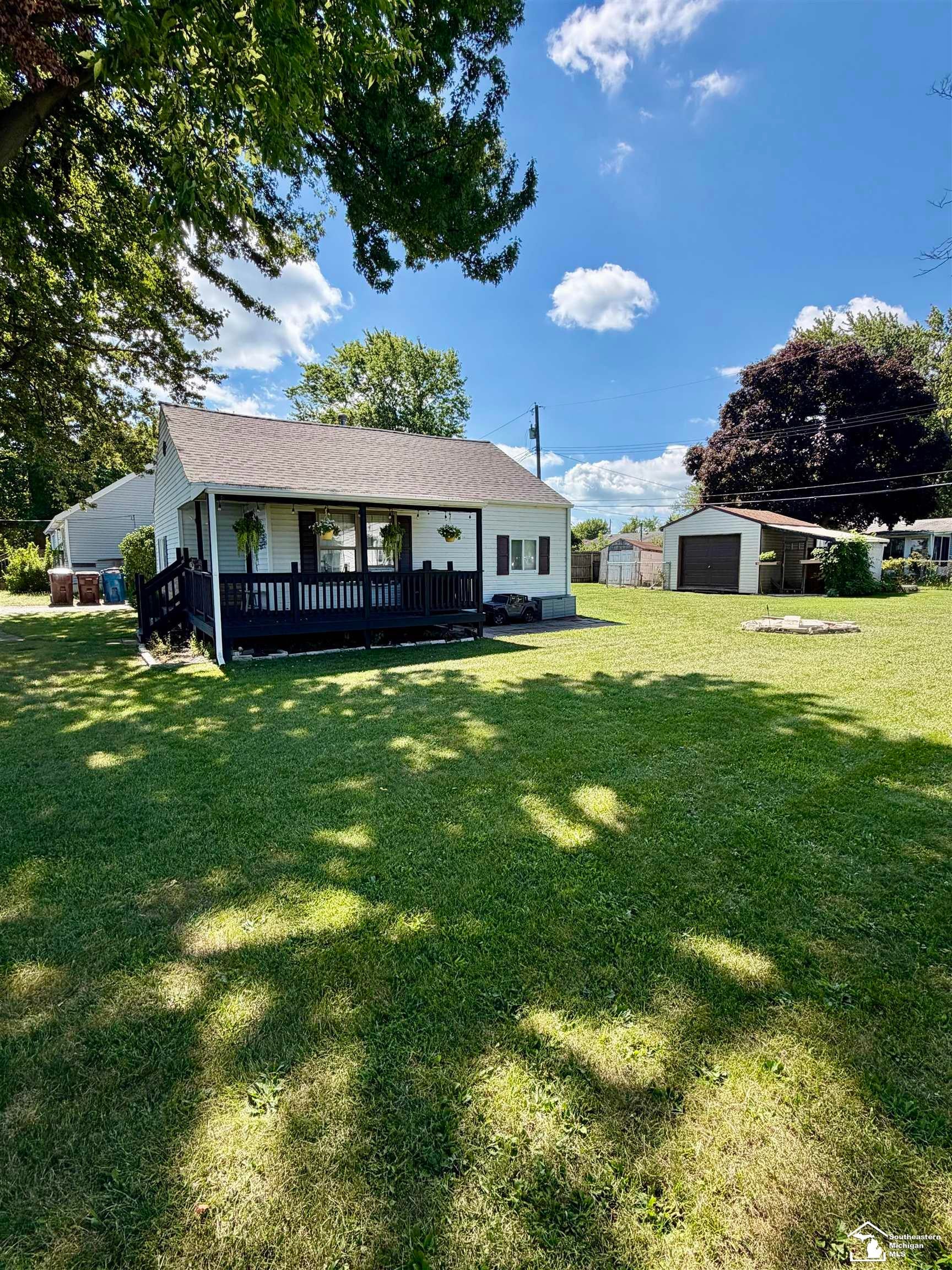 2956 Nadeau Road