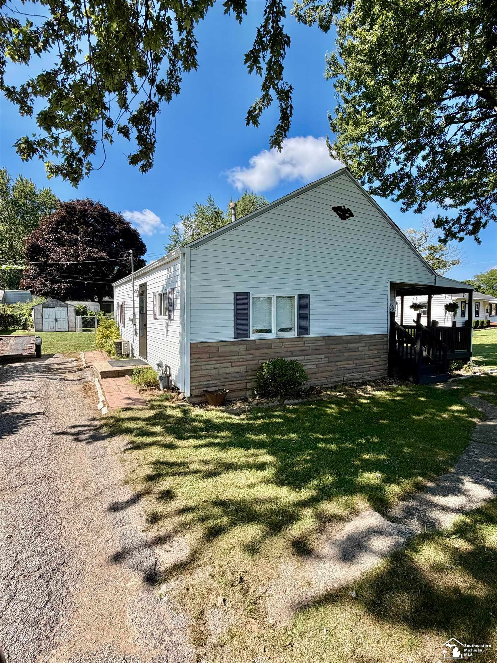 2956 Nadeau Road