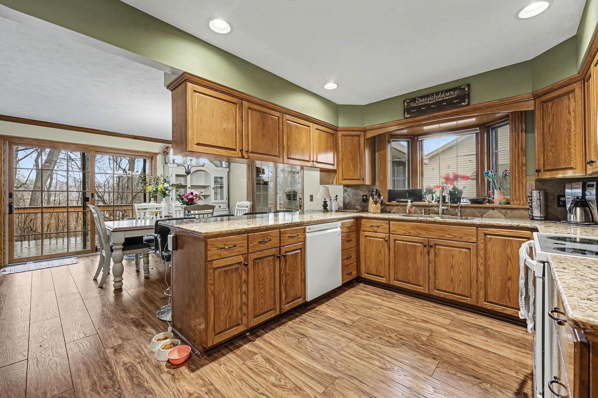 4291 Oakridge Drive NW