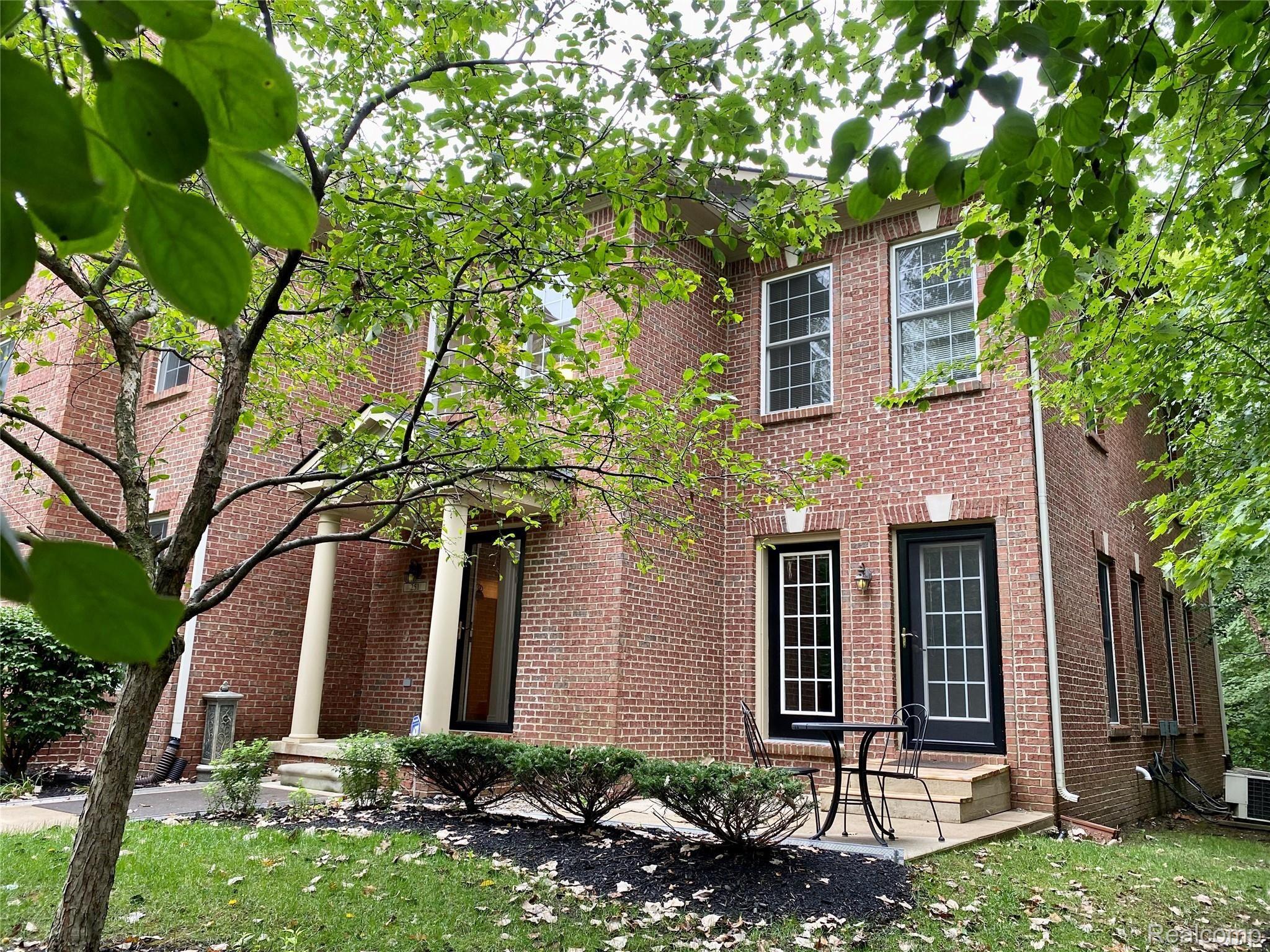 251 S VILLAGE Way 21