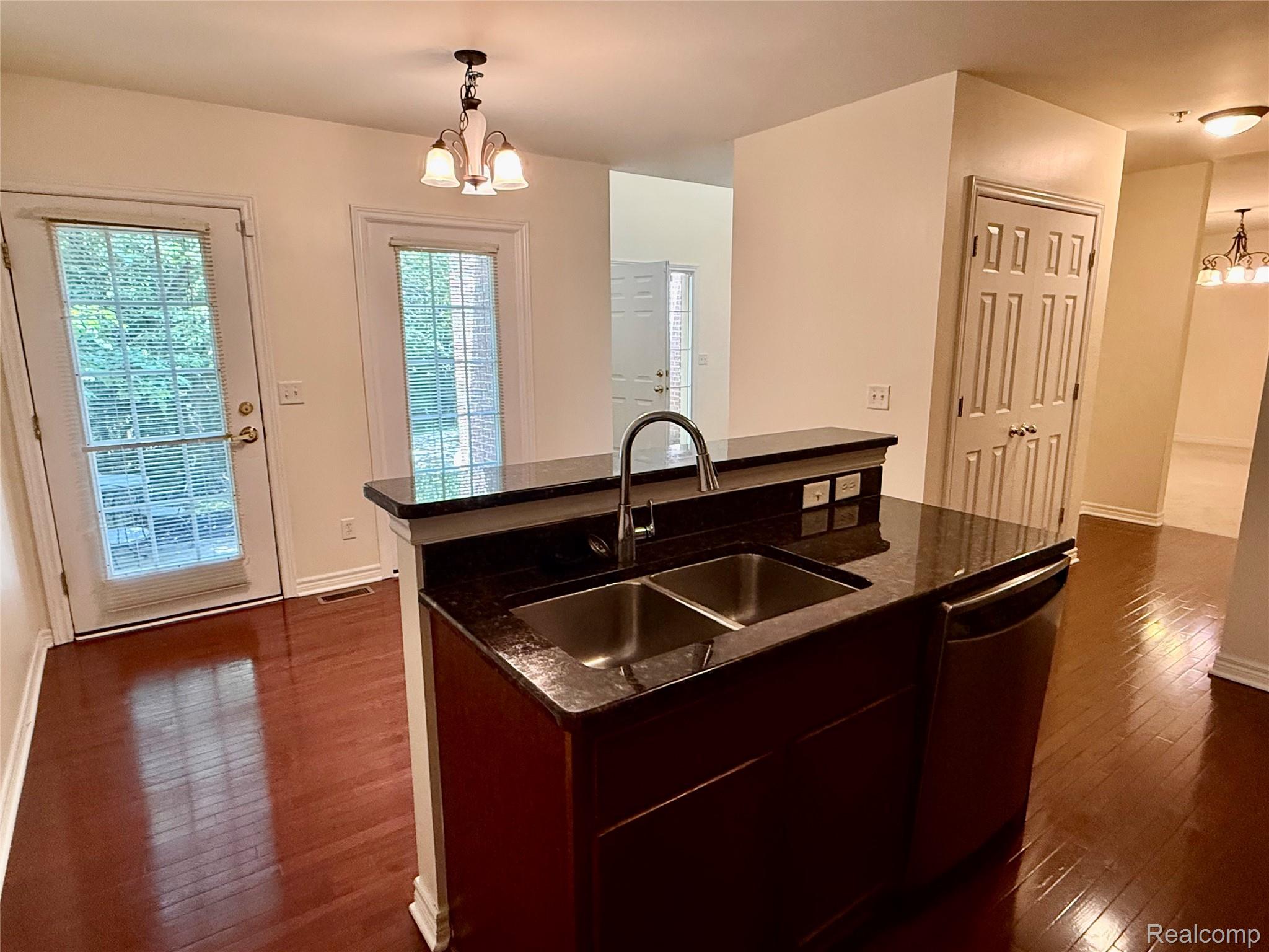 251 S VILLAGE Way 21
