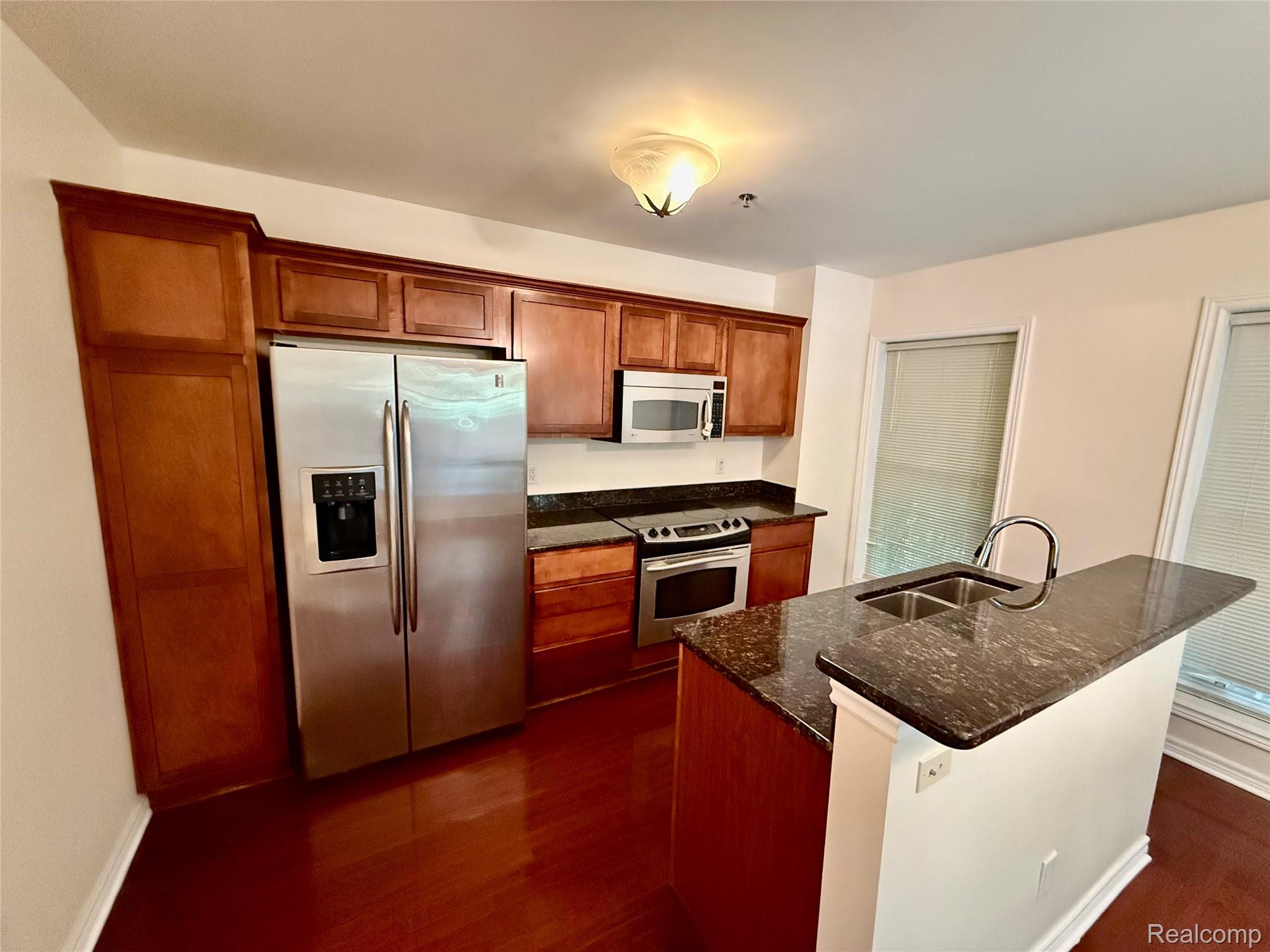 251 S VILLAGE Way 21