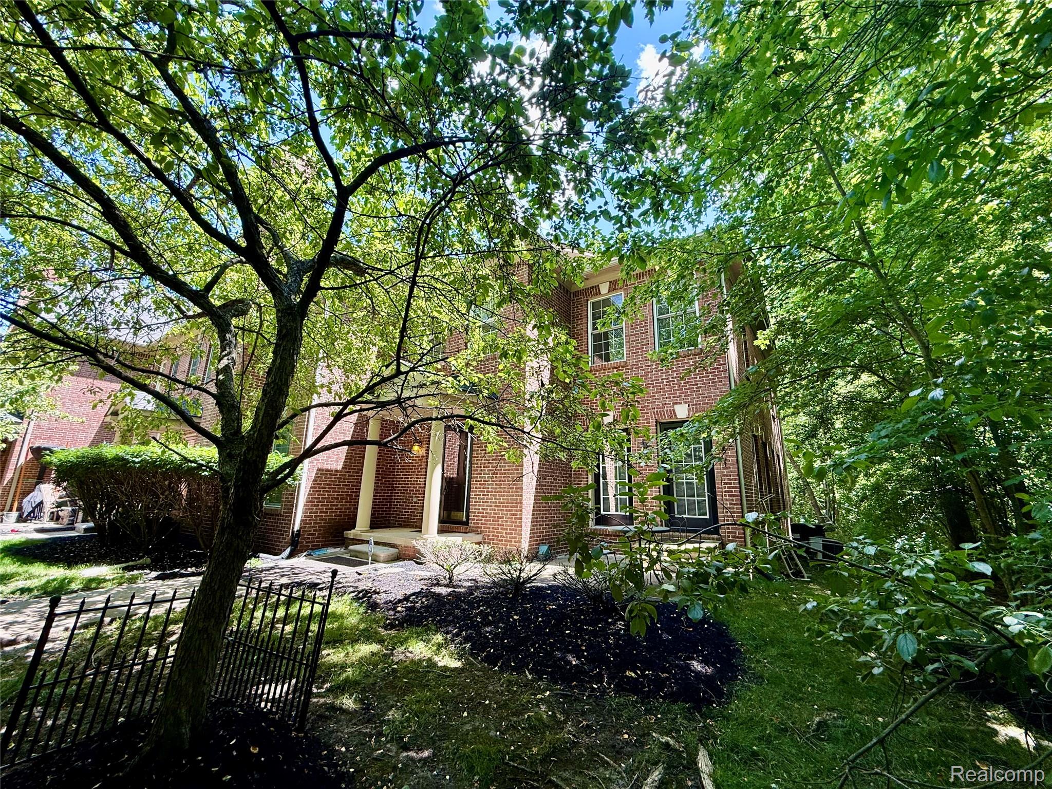 251 S VILLAGE Way 21