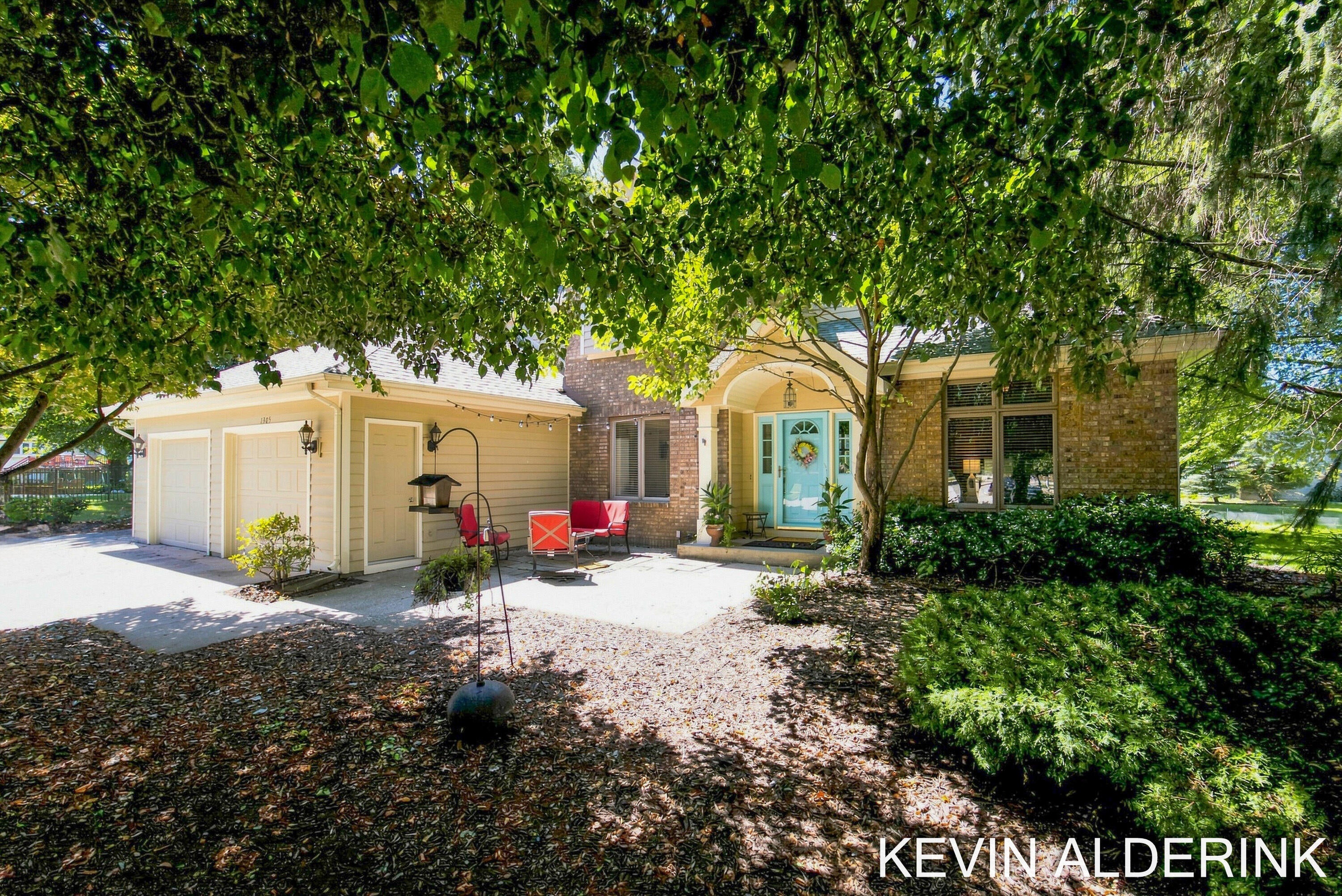 1305 Augusta Court W