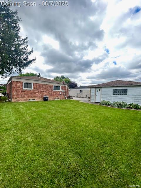 Madison Heights City, Michigan 48071, United States, 3 Bedrooms Bedrooms, ,2 BathroomsBathrooms,Residential,Pending,143574