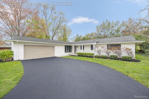 6850 WHITE PINE Drive Bloomfield Charter Township MI 48301