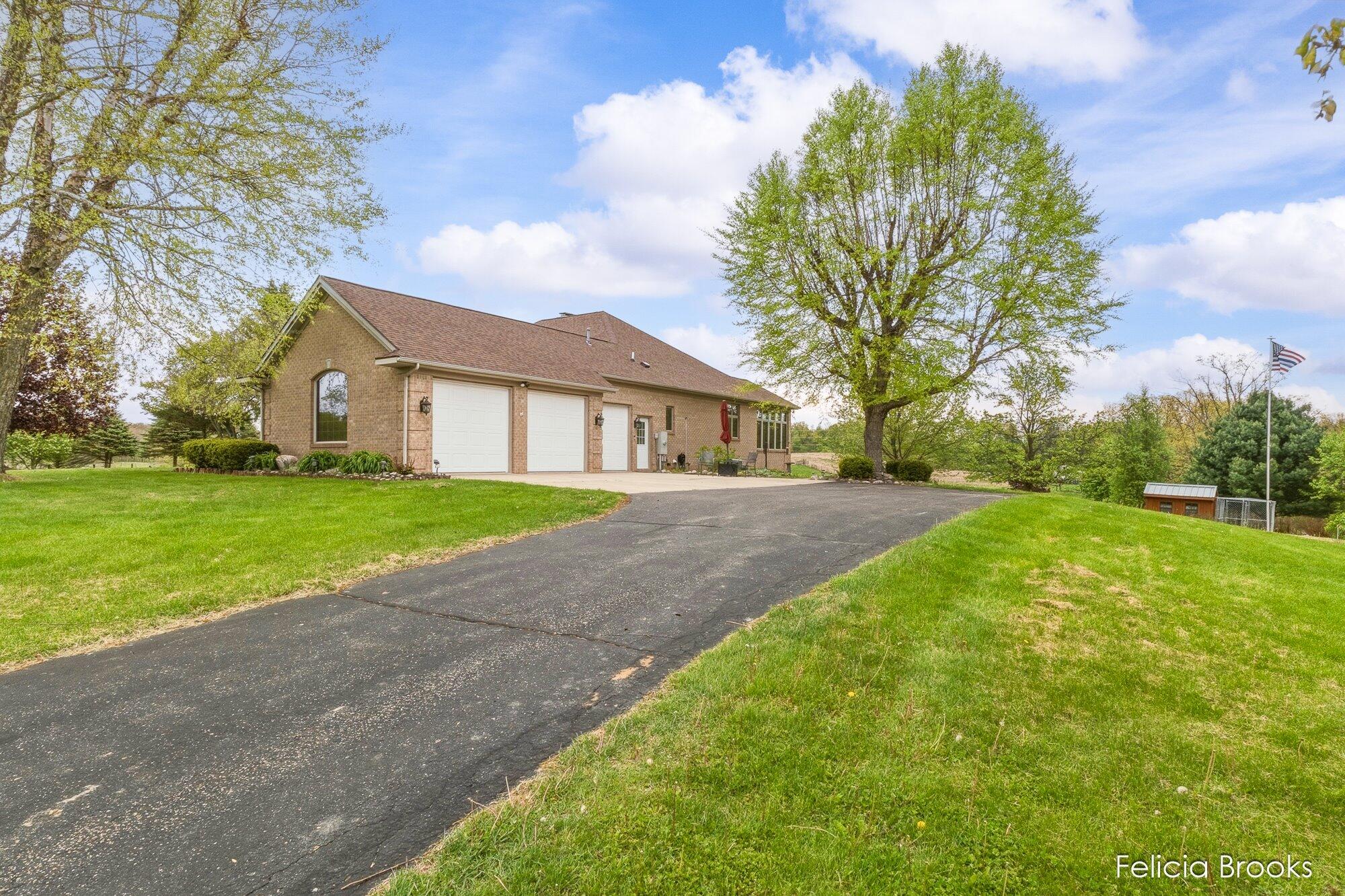 275 W Brogan Road
