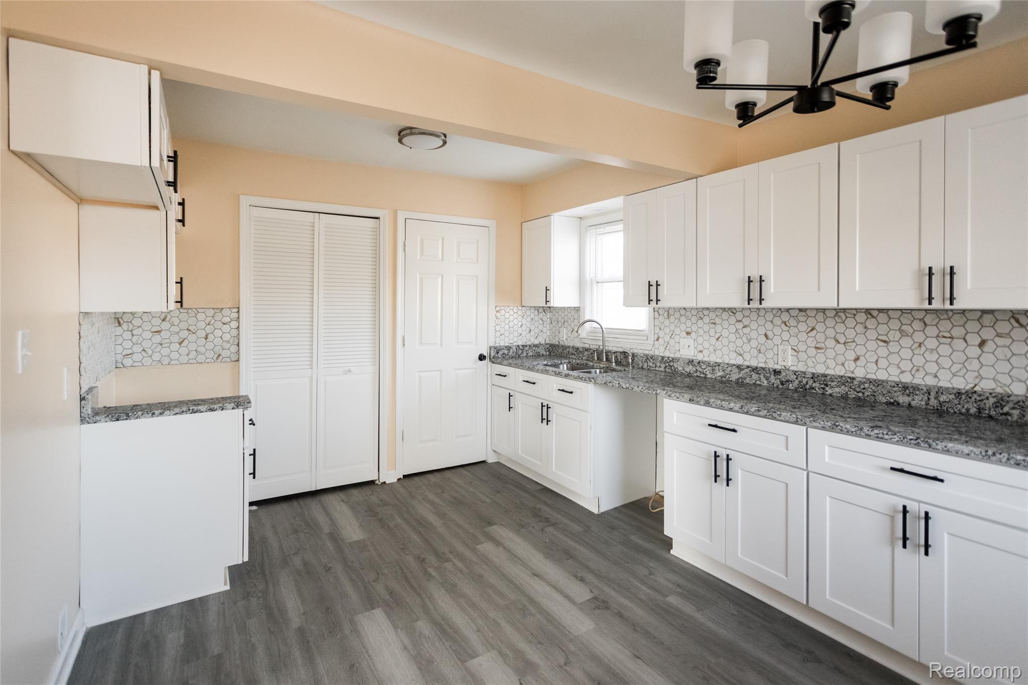 19100 Kingsville Street