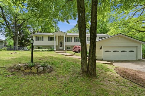Photo of 2639 Kathleen Drive, Brighton Township, MI 48114 (MLS # 81026025324)