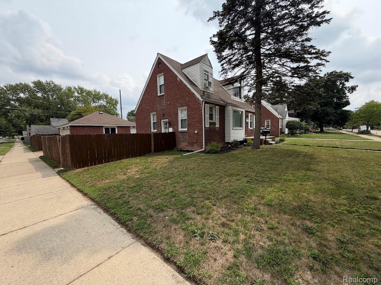 10082 Cardwell Street