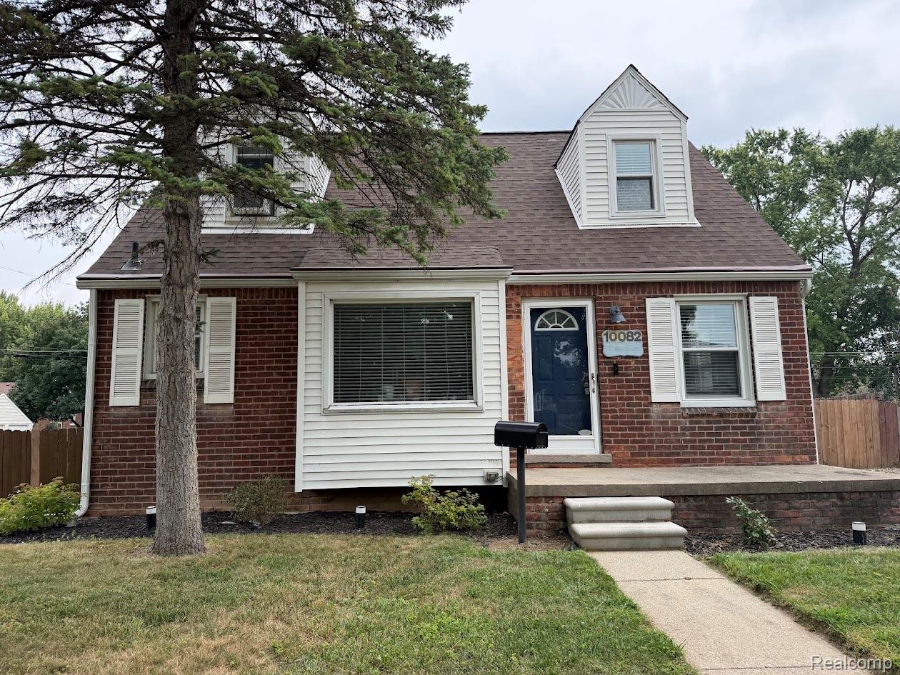 10082 Cardwell Street