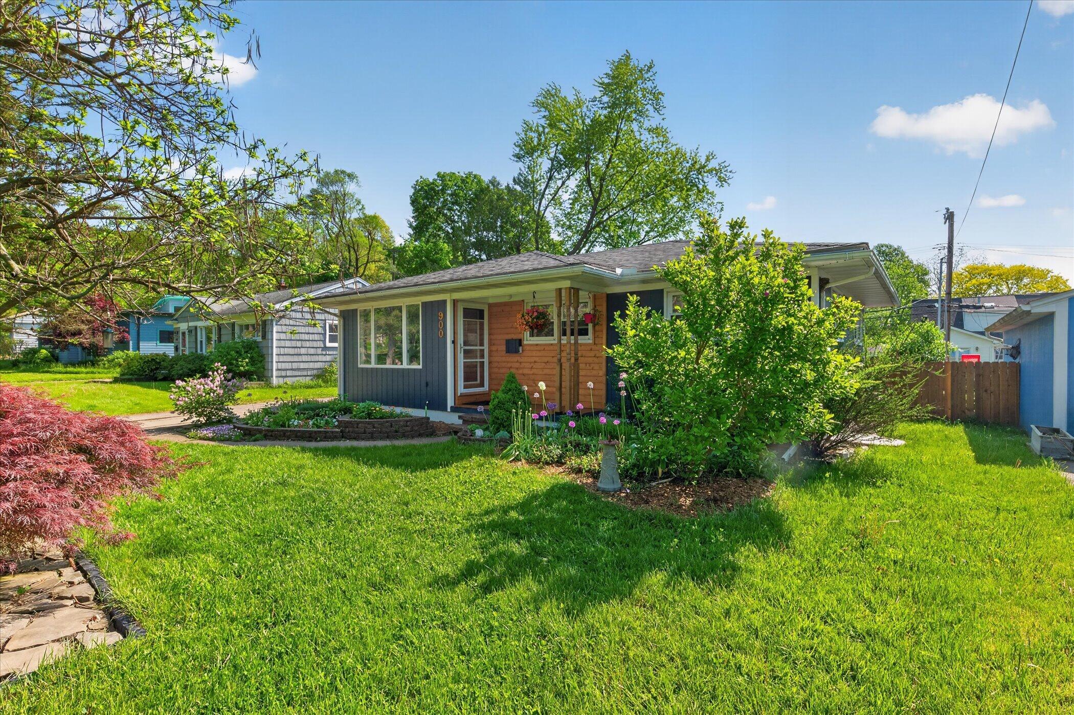 900 Pomona Road
