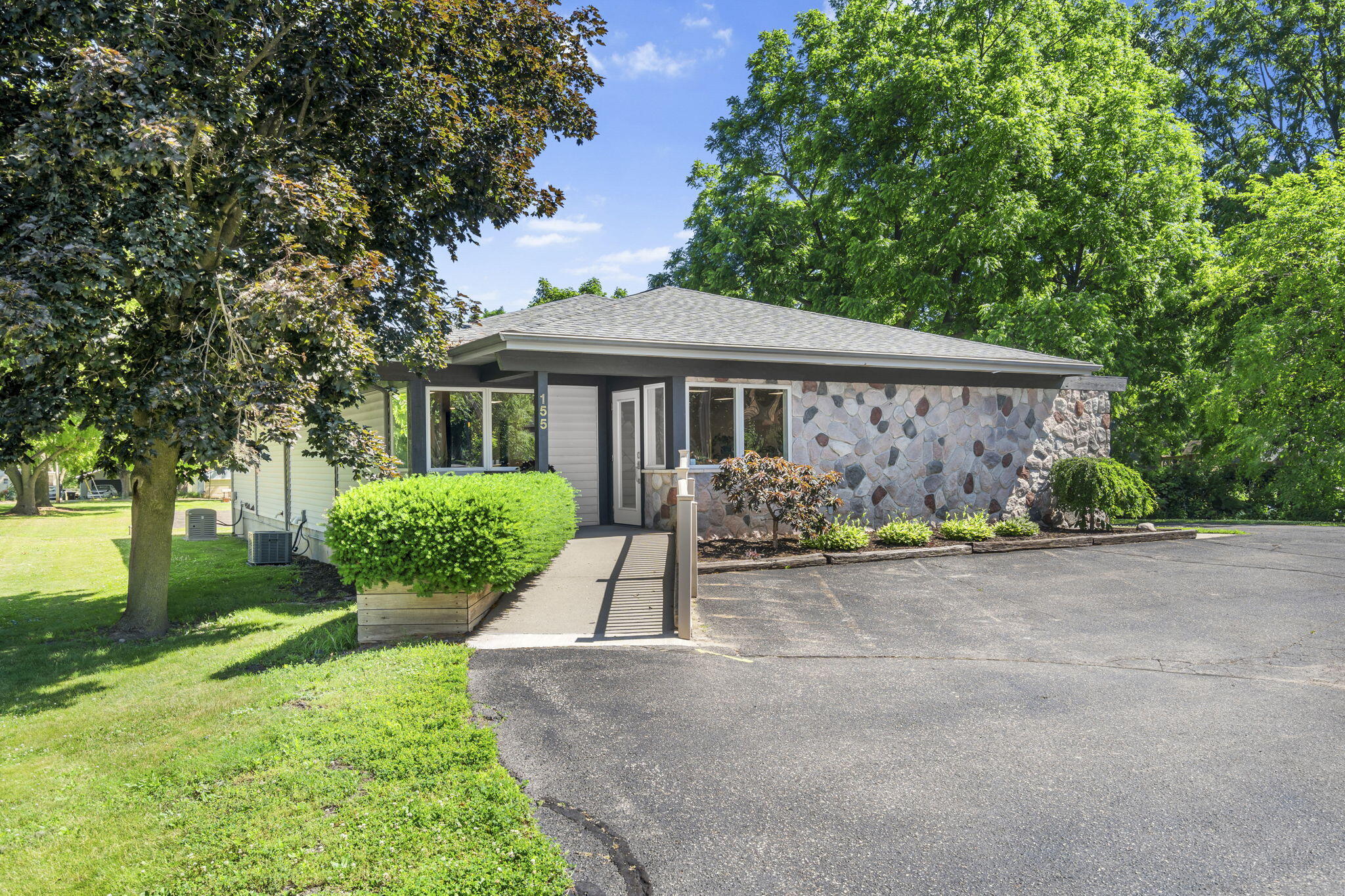 155 E Cross St, Clarksville, MI 48815