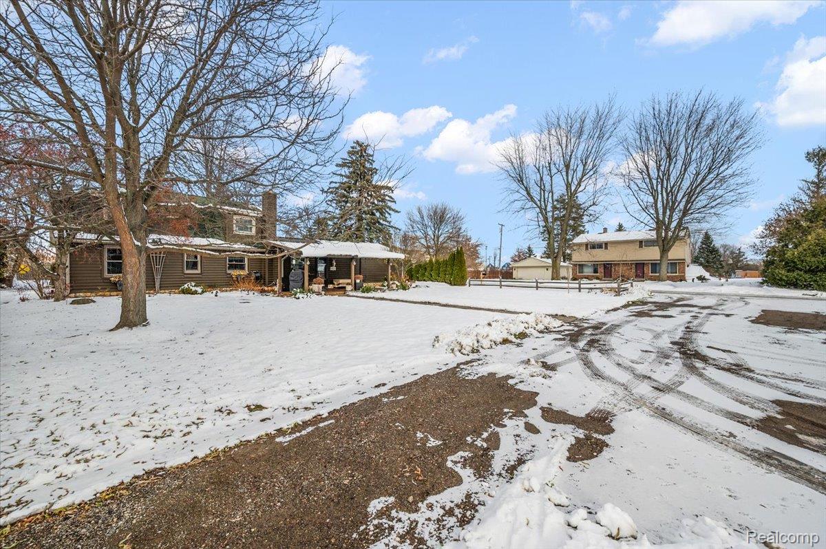 8402 27 Mile / Edmund Lane