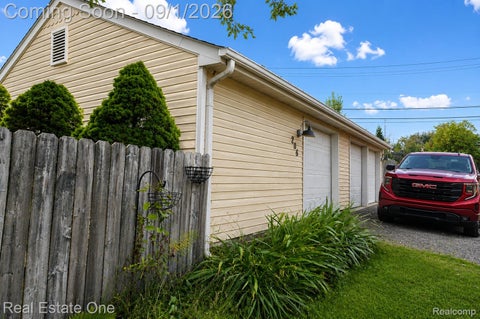 Tiny photo for 206 Broadway, Springfield Charter Township, MI 48350 (MLS # 20261035921)