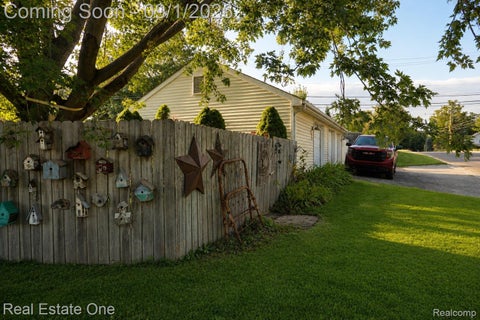 Tiny photo for 206 Broadway, Springfield Charter Township, MI 48350 (MLS # 20261035921)