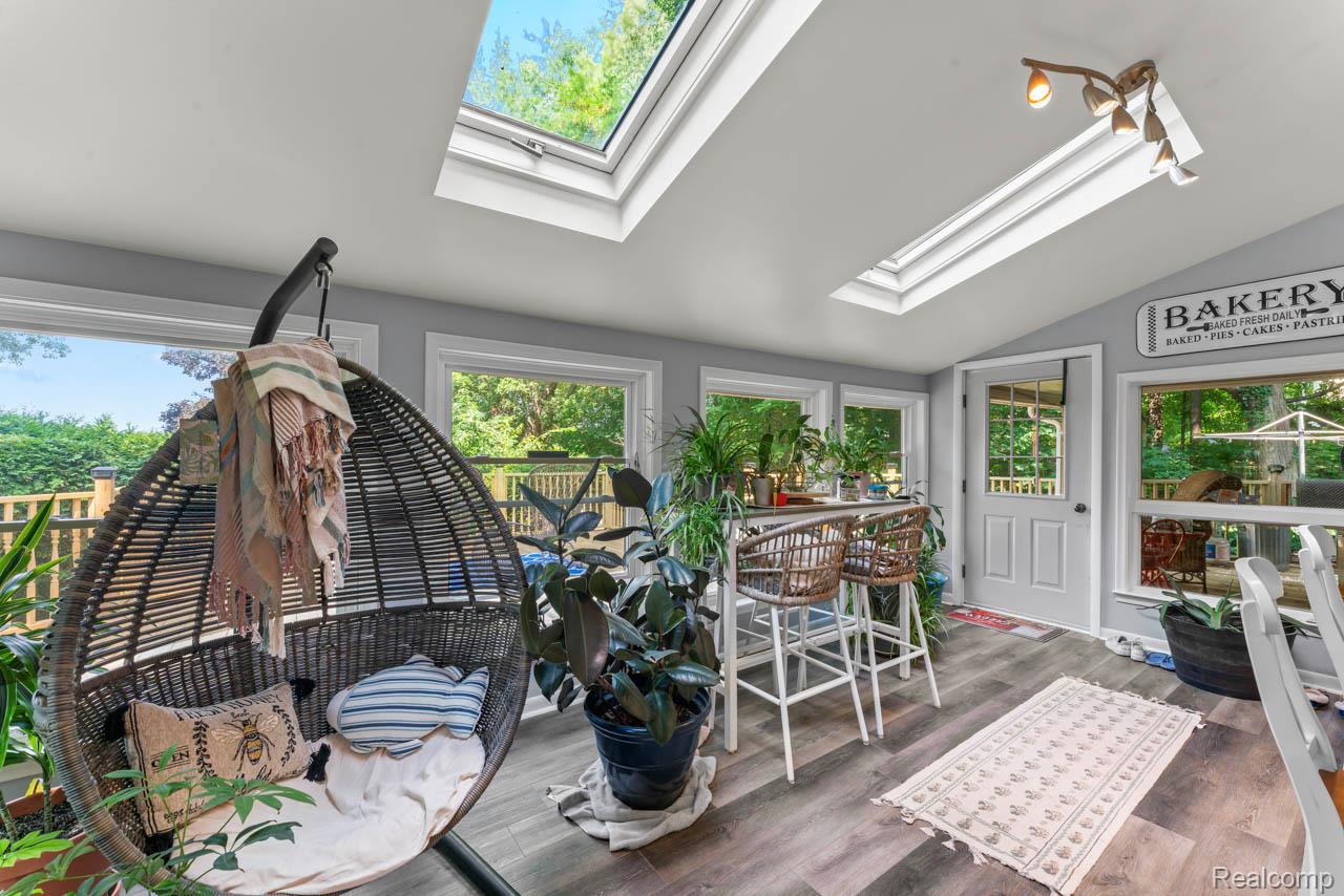 1938 Lakeview Drive