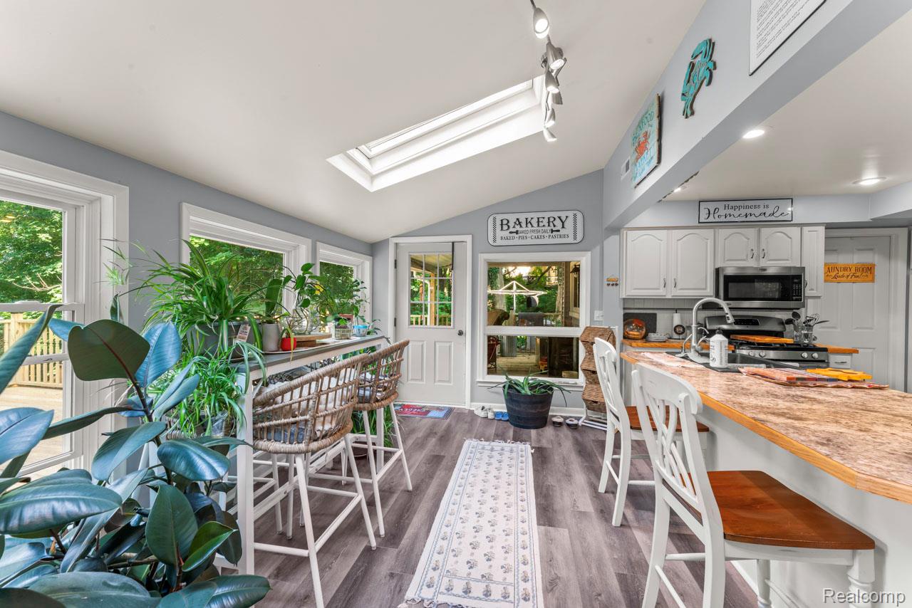 1938 Lakeview Drive