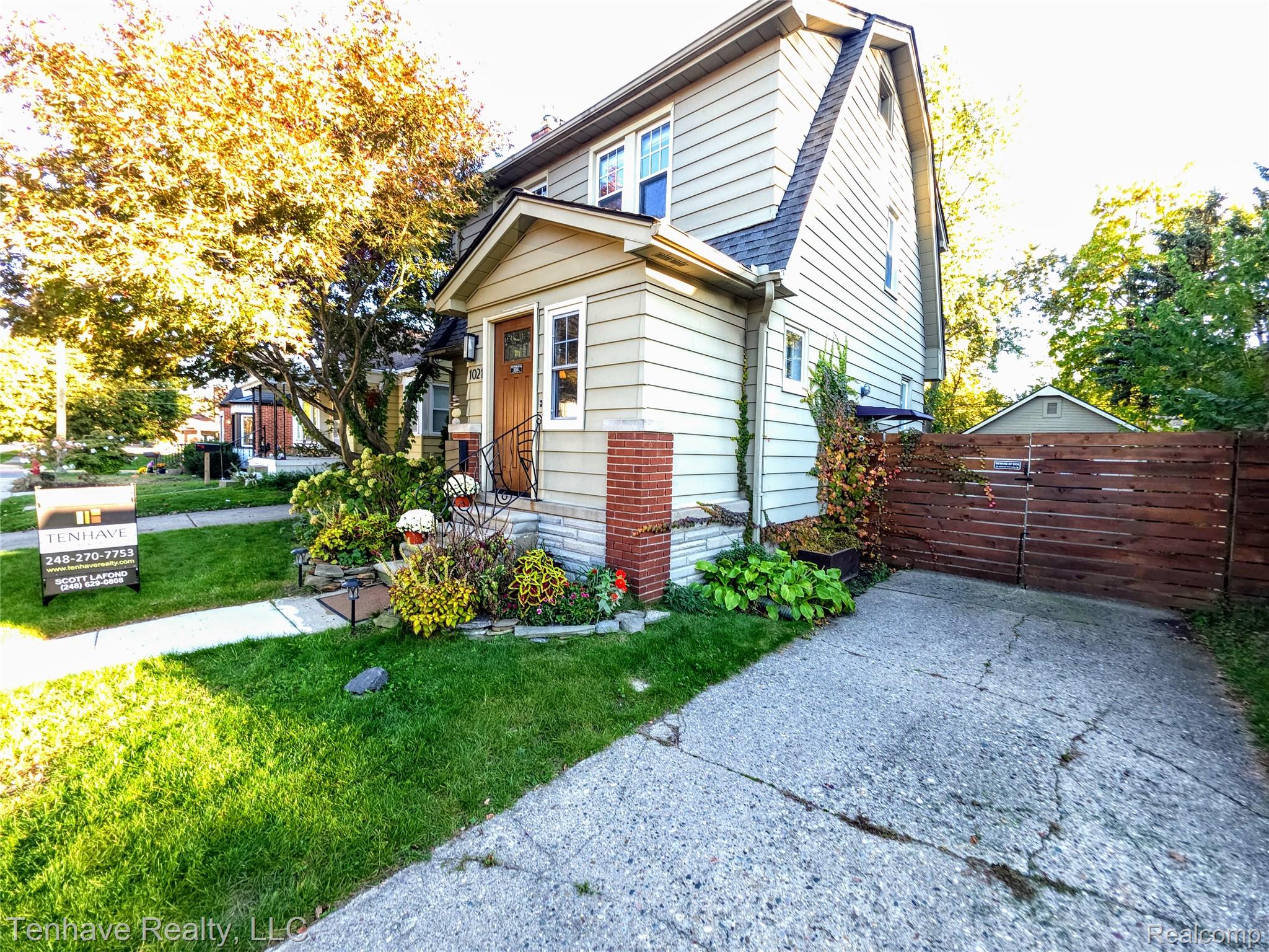 1021 Pearson Street