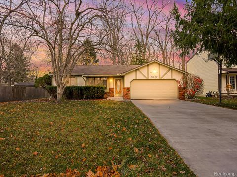 21662 Flanders Street Farmington City MI 48335