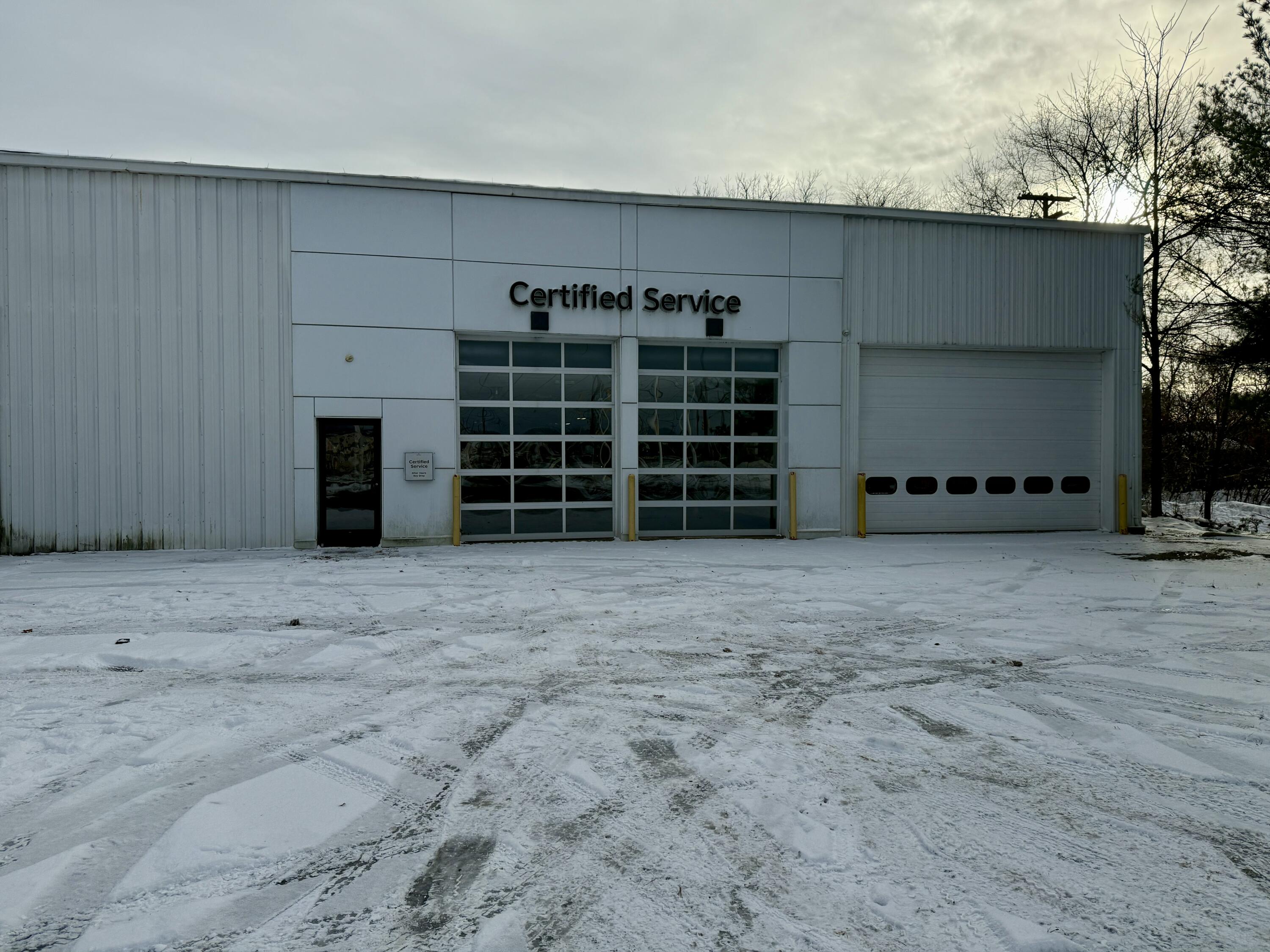 995 W Columbia Avenue