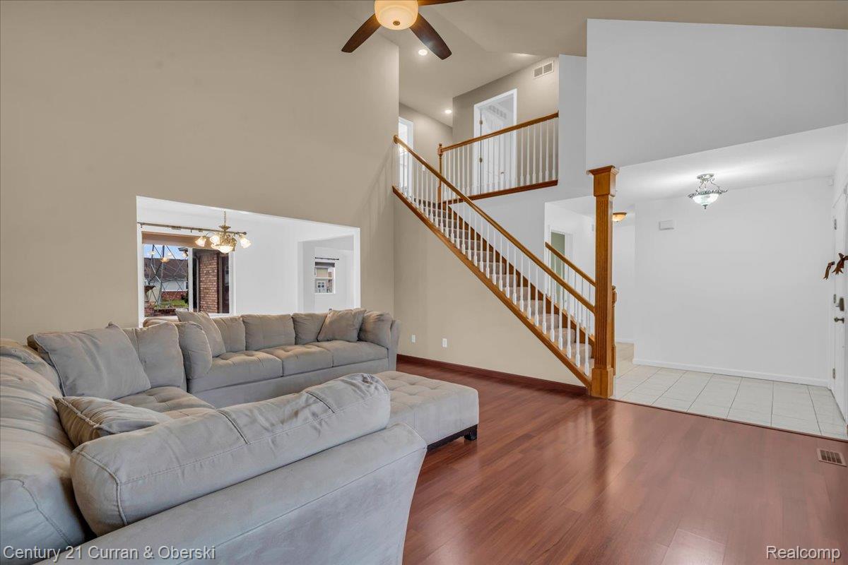 23264 Oakleigh Avenue