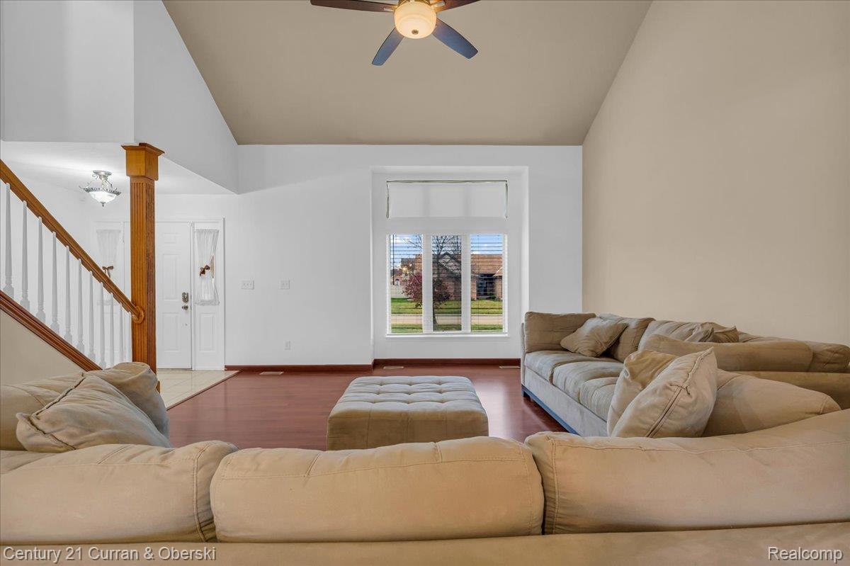 23264 Oakleigh Avenue