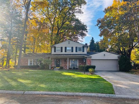 37243 Maple Leaf Court Clinton Charter Township MI 48036