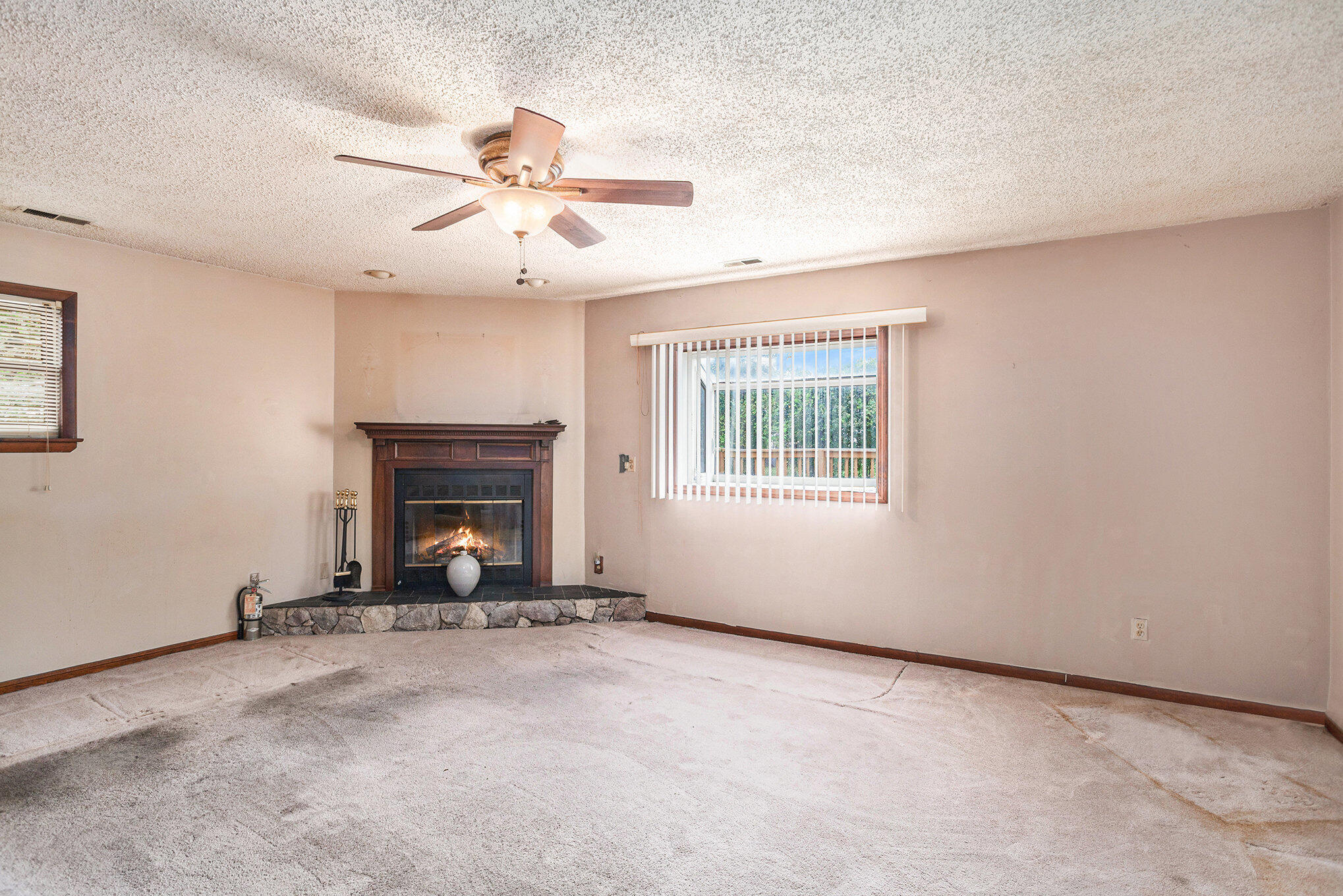 28521 Sutherland Street