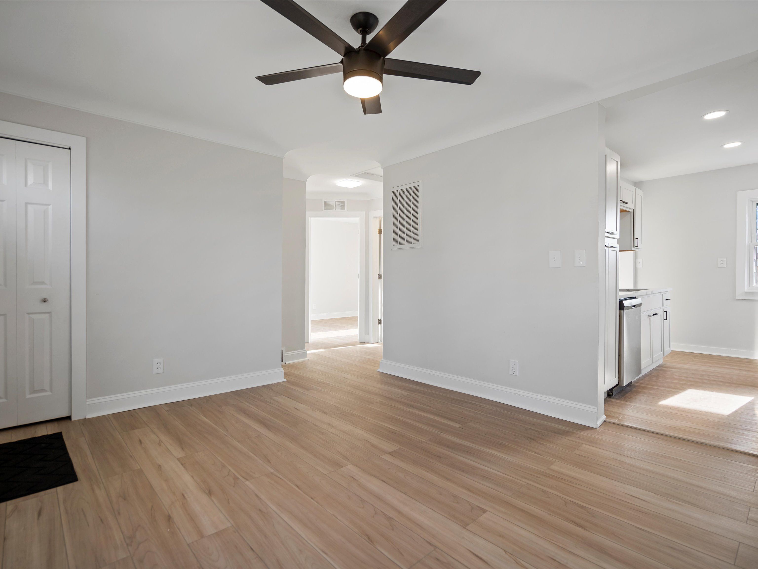 86 E BARRETT Avenue