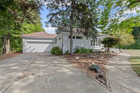 2665 Middlebelt Road West Bloomfield Charter Township MI 48324