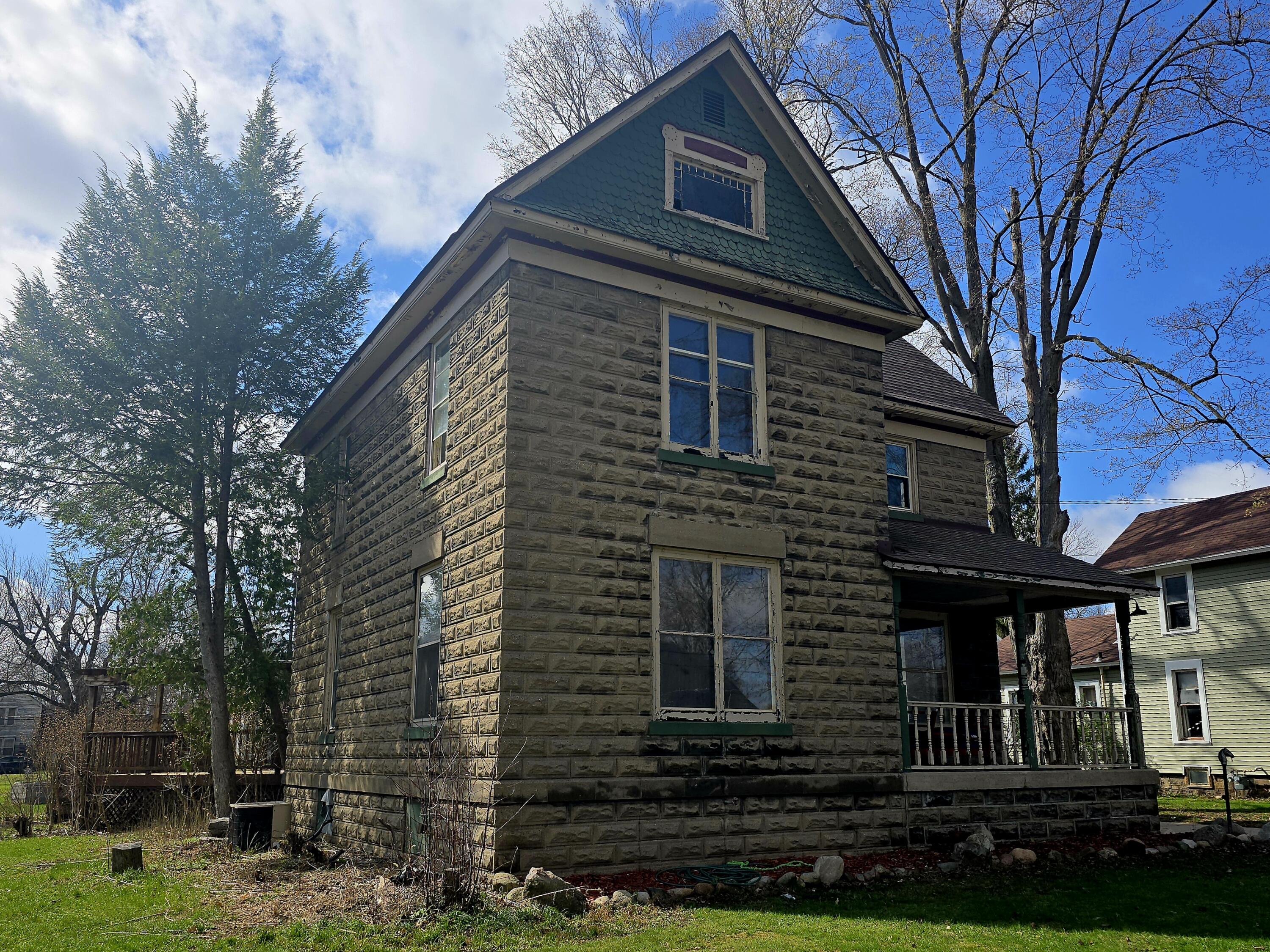 622 Maple Street