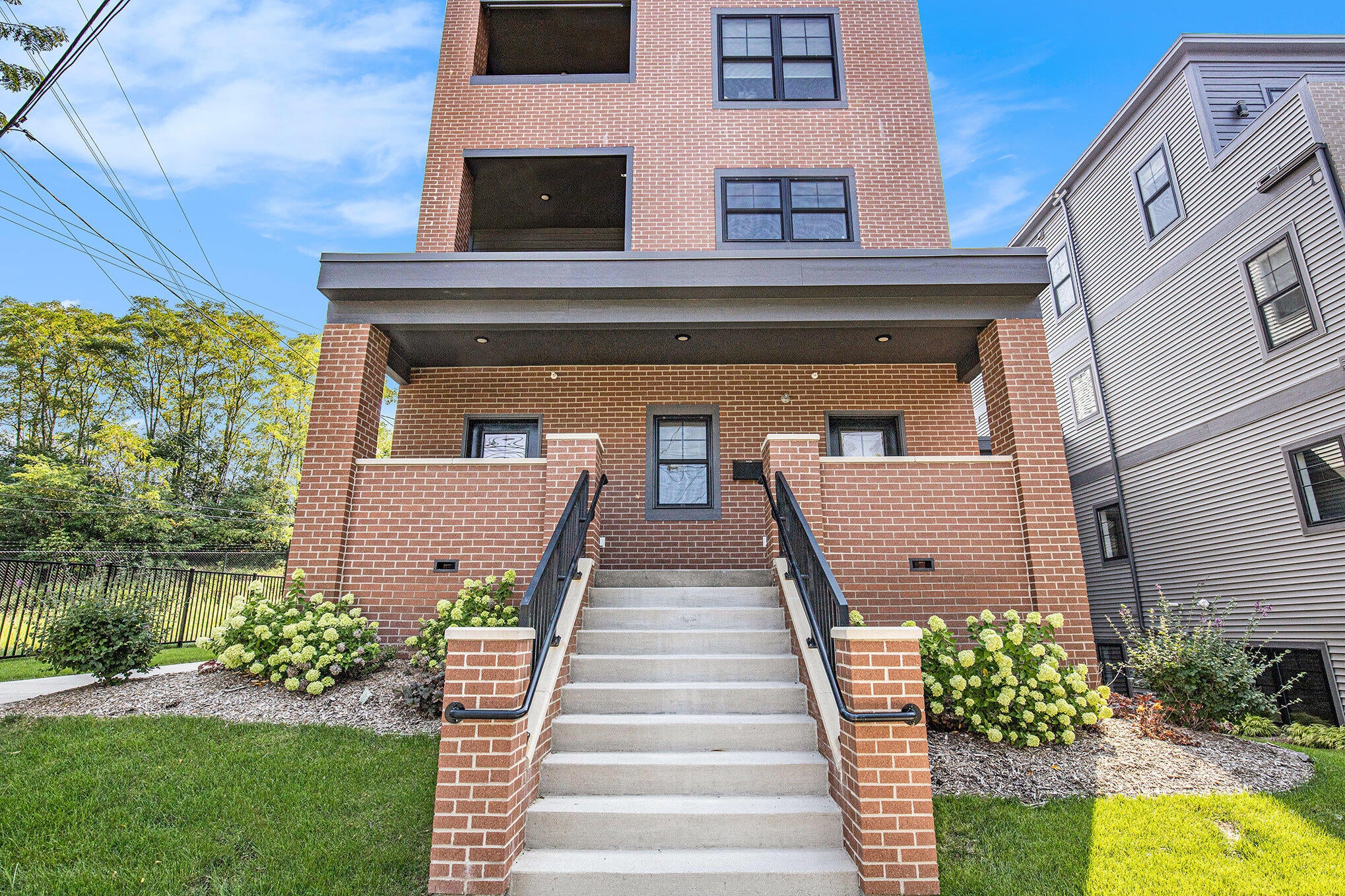 826 Fairview Avenue NE
