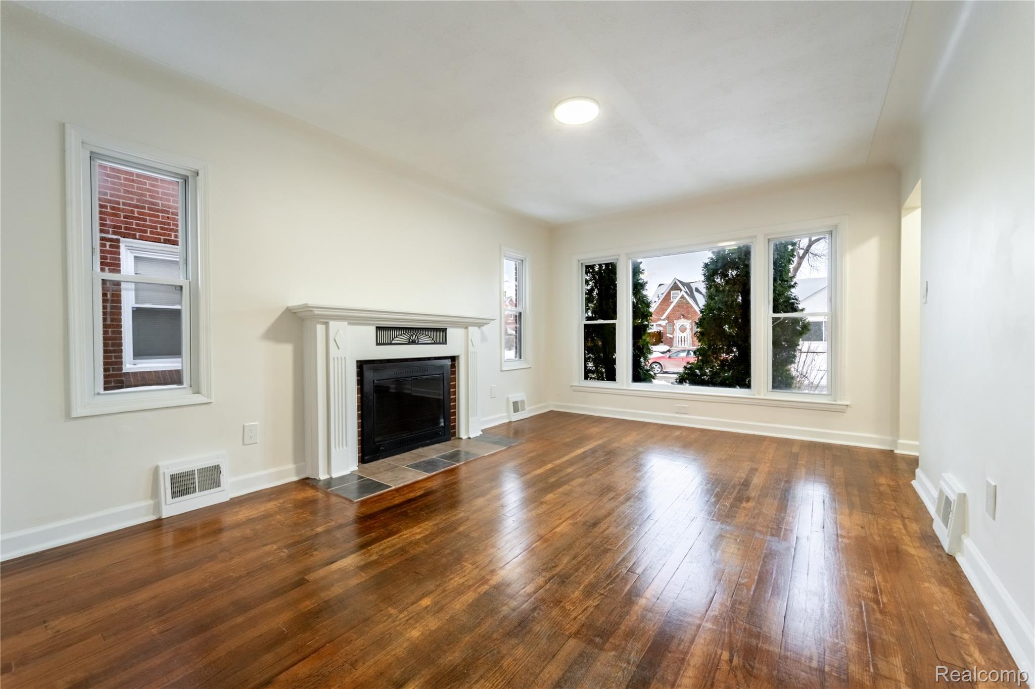 15162 Sprenger Avenue