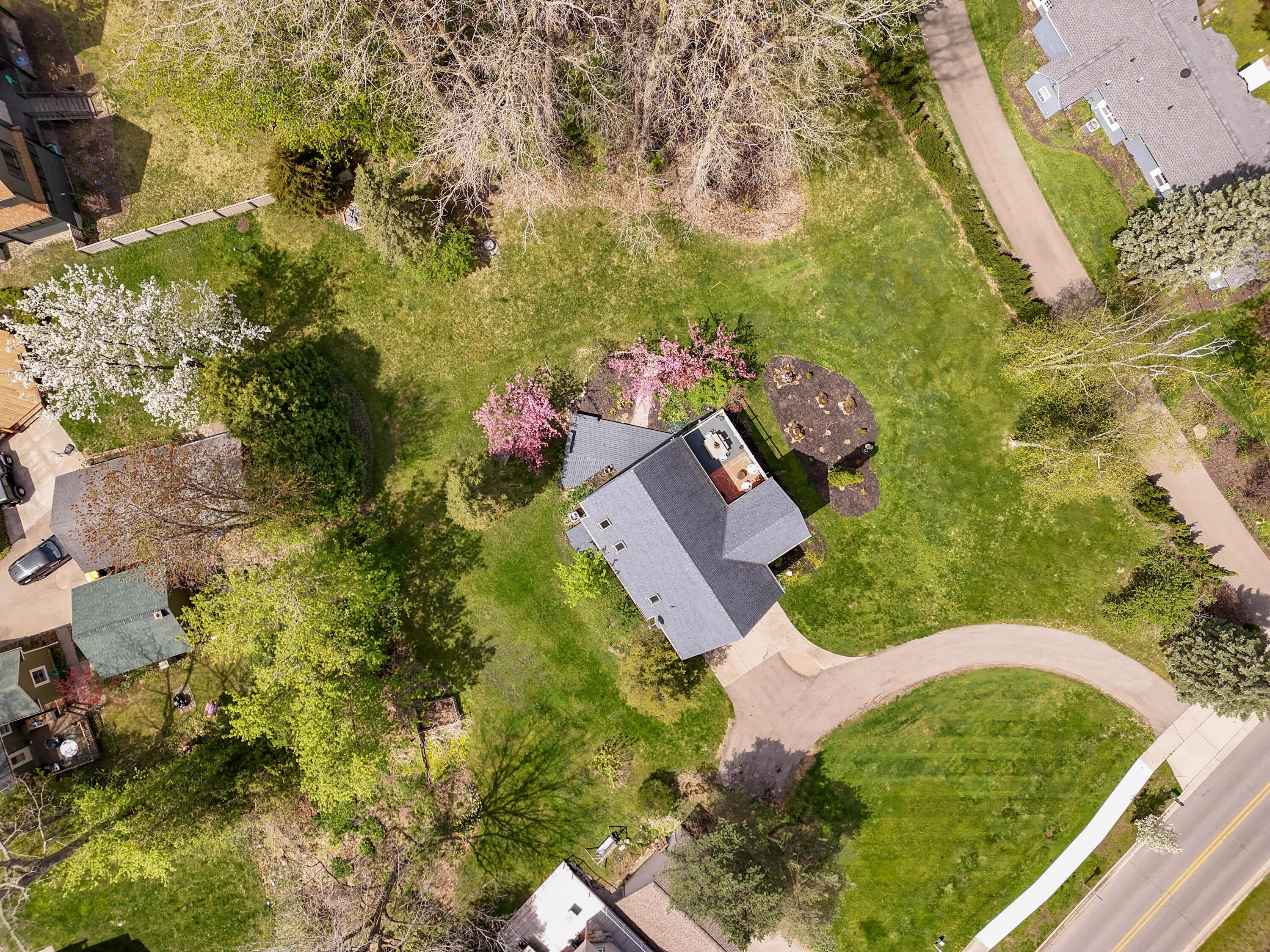 349 Lakeside Drive SE
