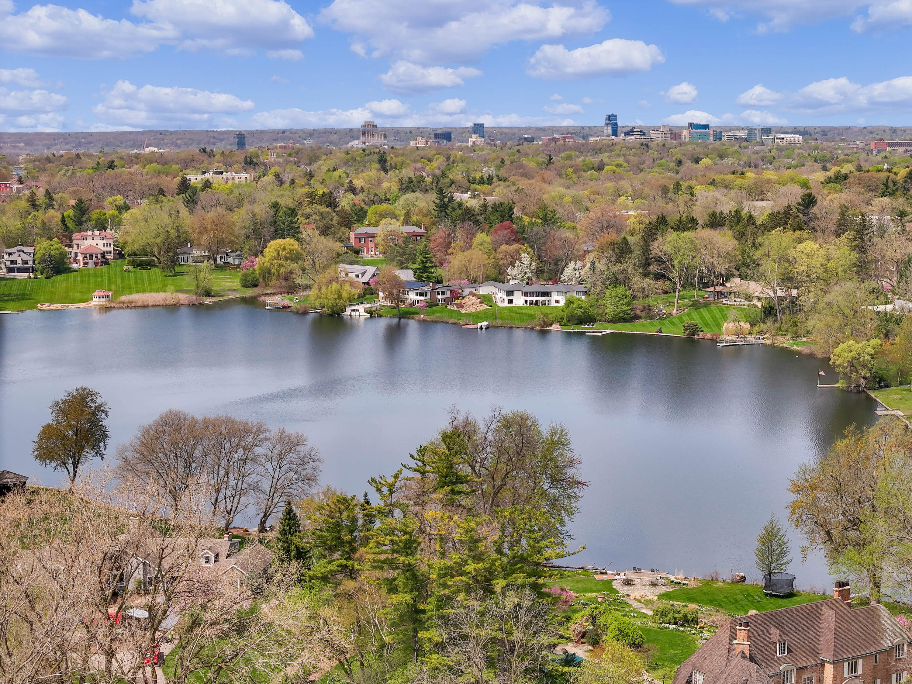 349 Lakeside Drive SE