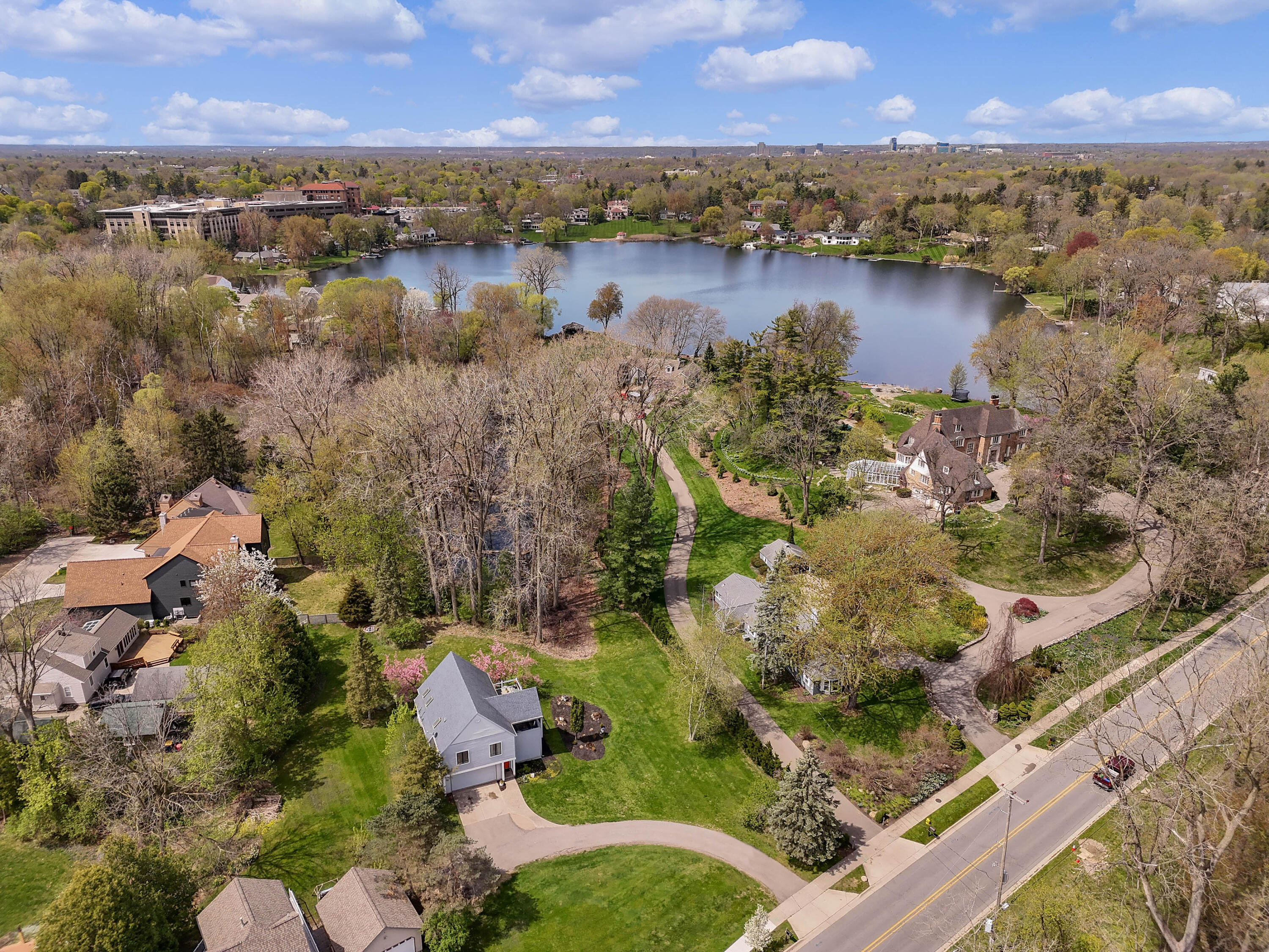 349 Lakeside Drive SE