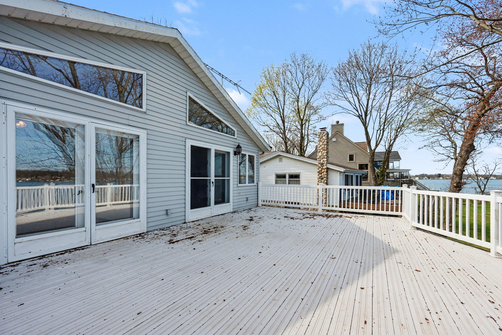 19656 Lakeshore Drive