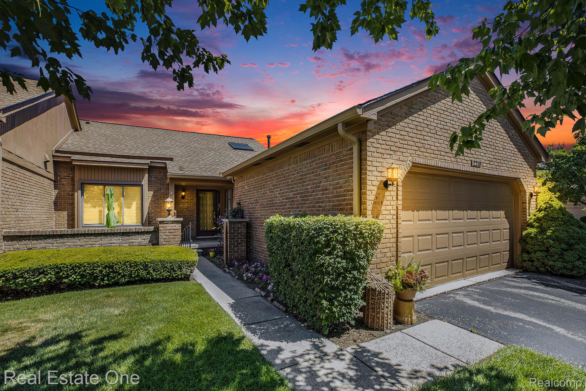 2210 London Bridge Drive