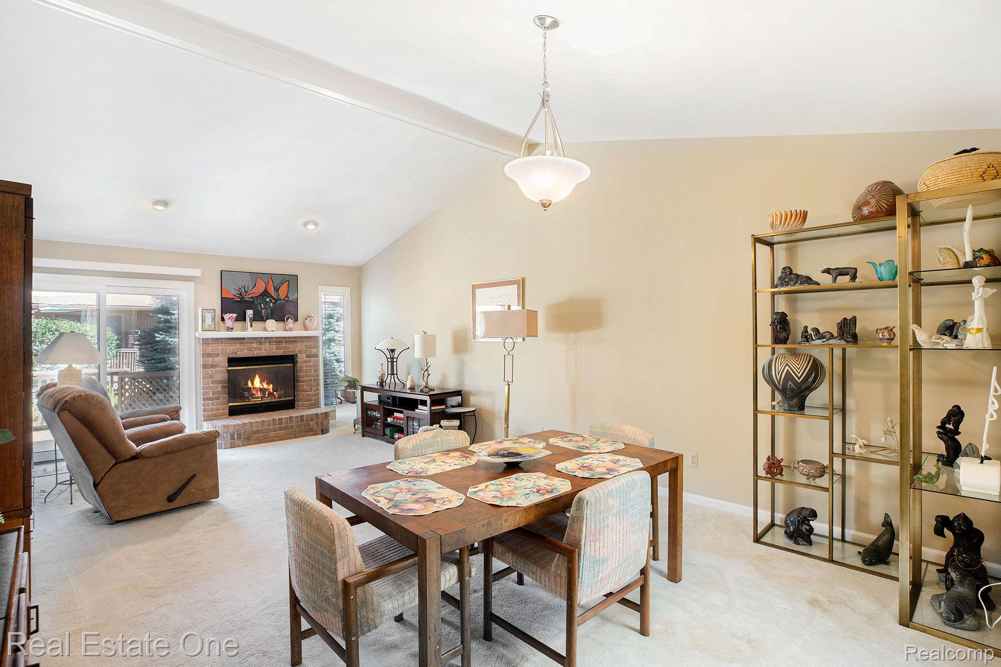 2210 London Bridge Drive
