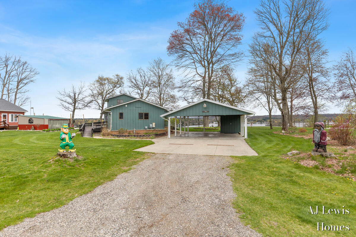5330 Woodside Drive