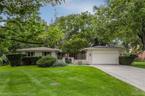 Photo of 212 Canterbury Trail Drive, Rochester Hills City, MI 48309 (MLS # 20261074117)