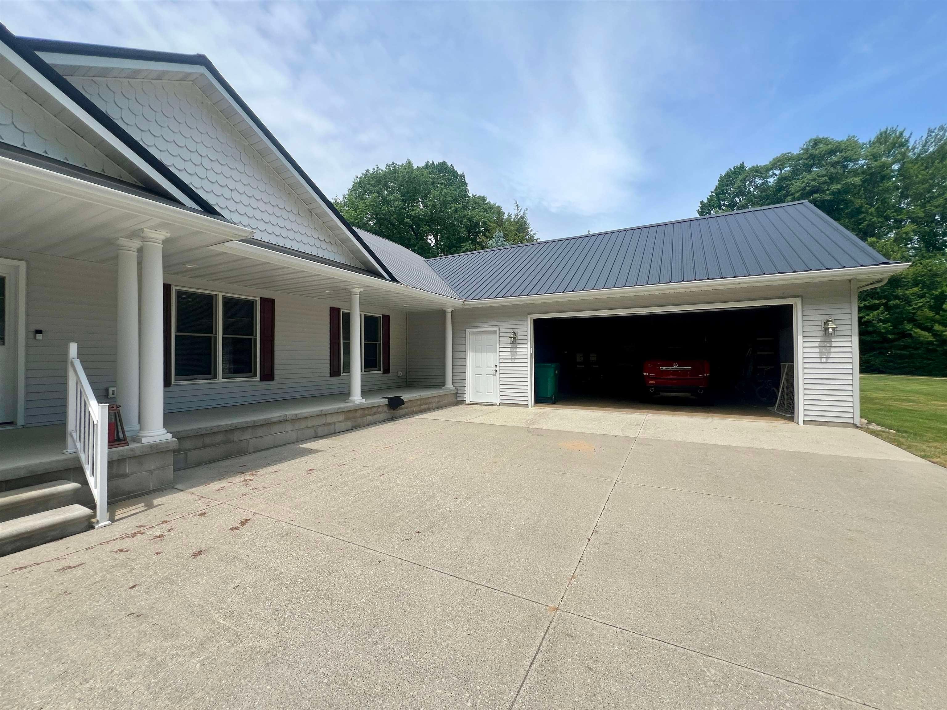 131 Indian Oaks Trail