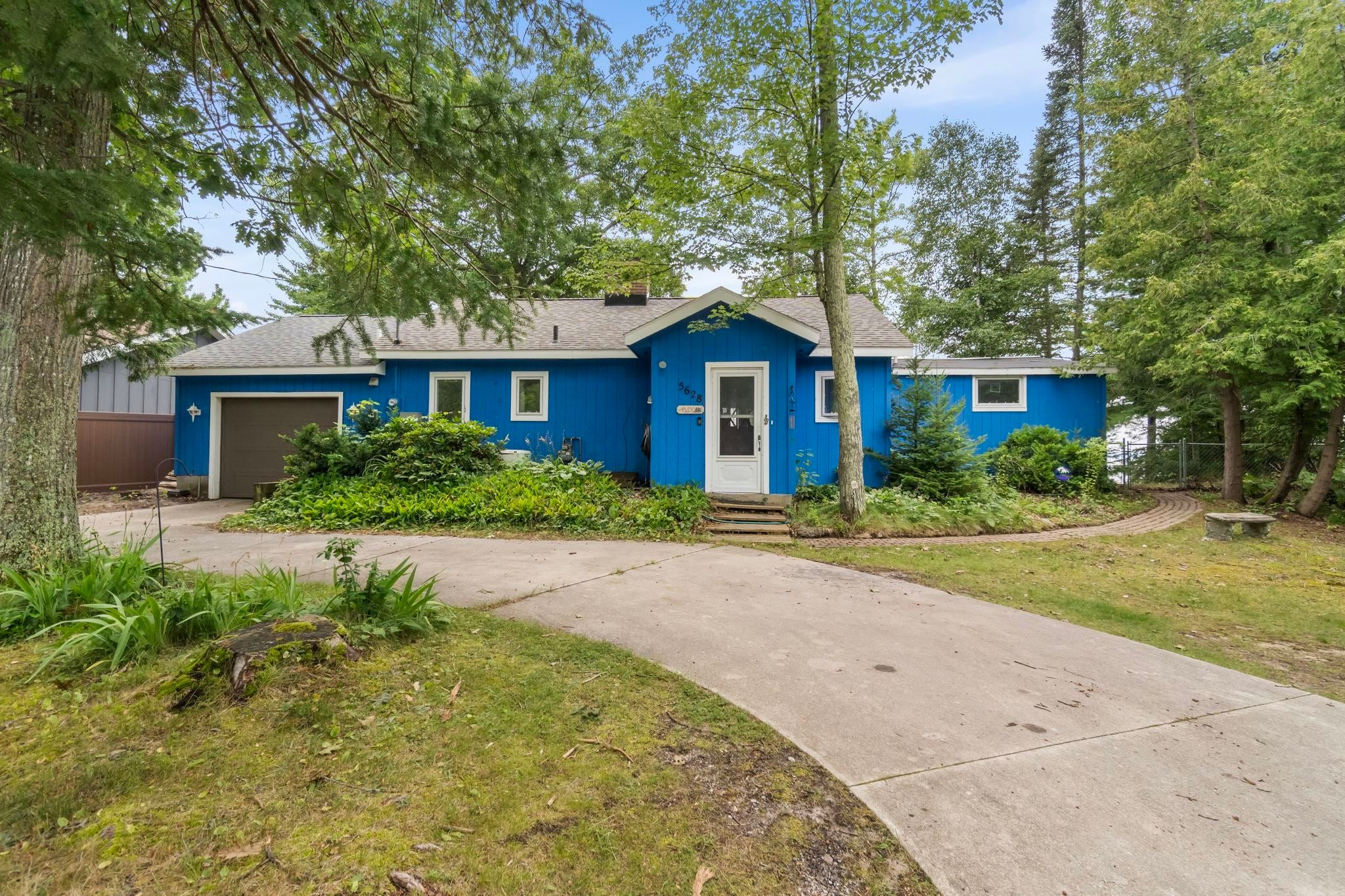 5628 MacKenzie Drive