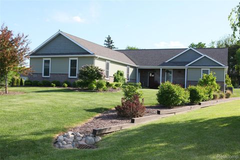 1041 Lancaster Street Lapeer City MI 48446