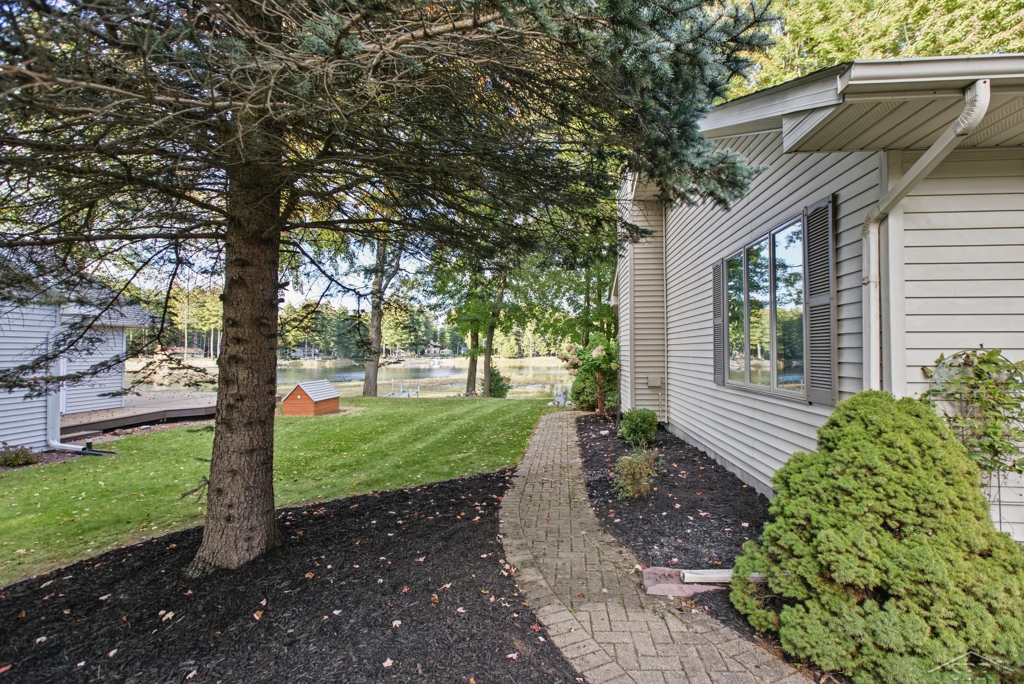 3094 West River Drive