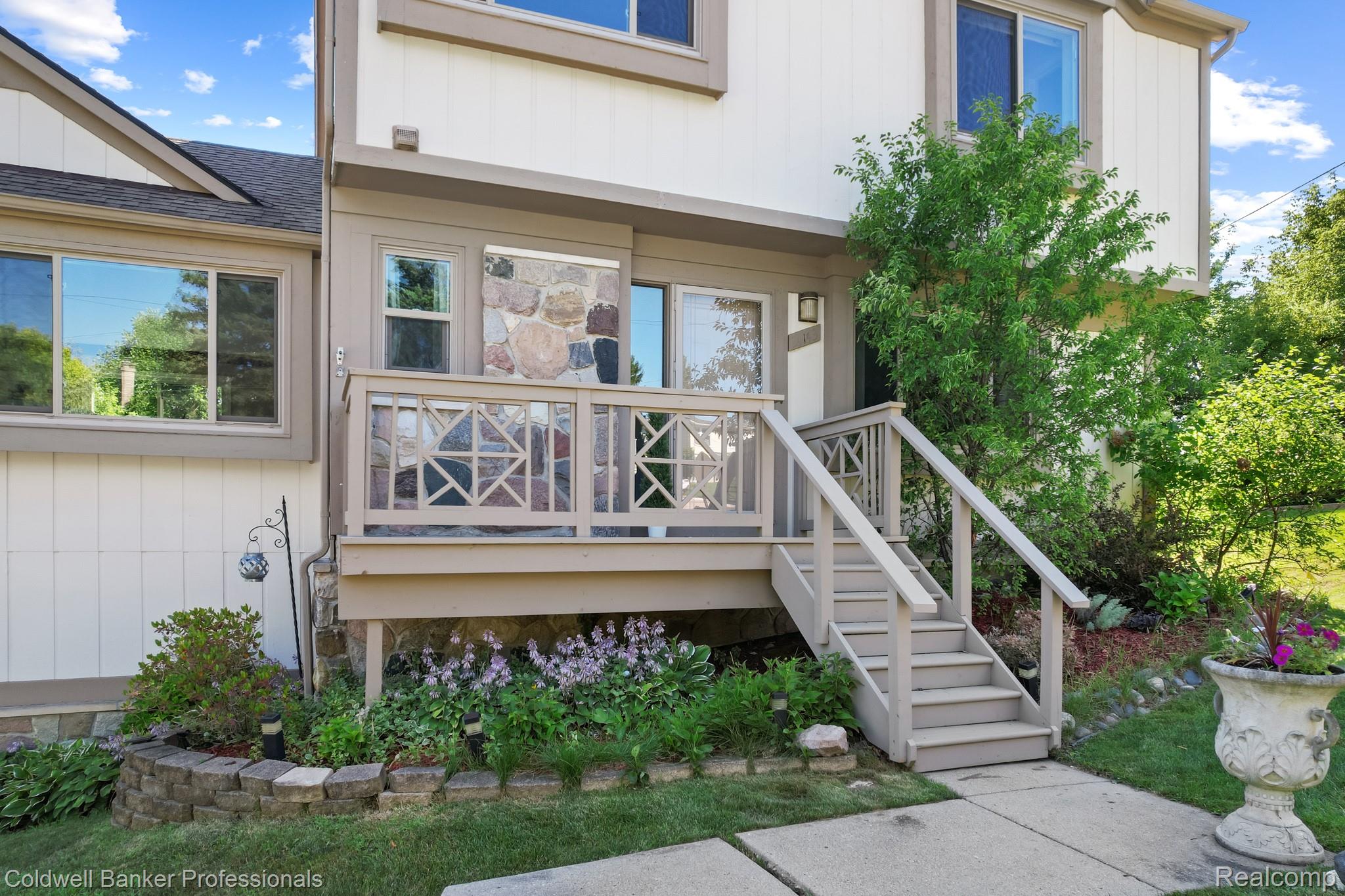 24143 Farmington Road