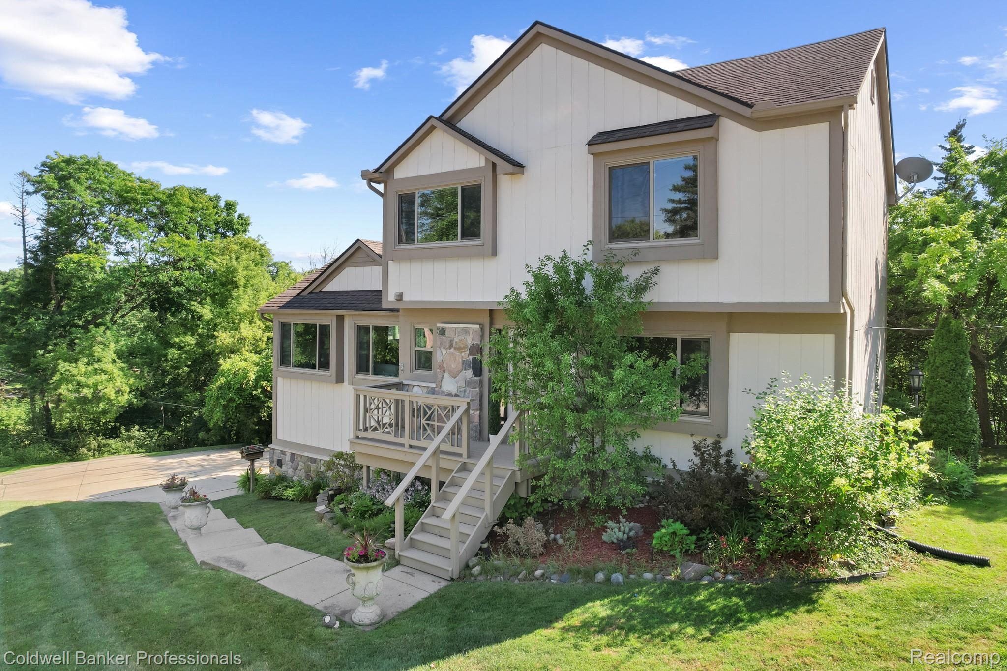 24143 Farmington Road