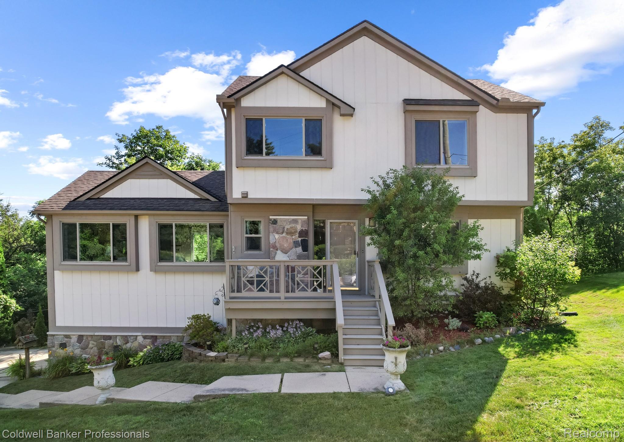 24143 Farmington Road