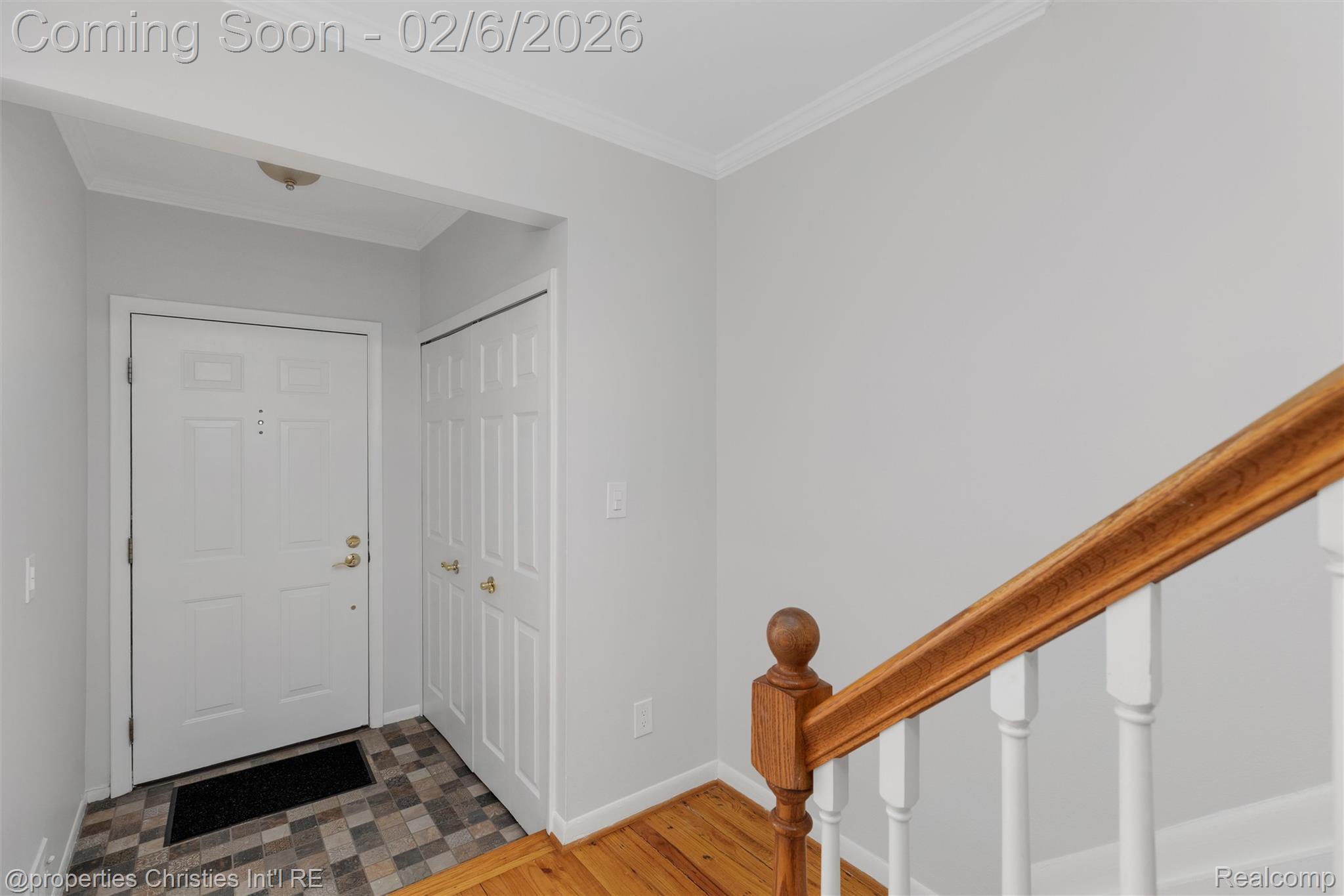 607 Fox Hills Drive N